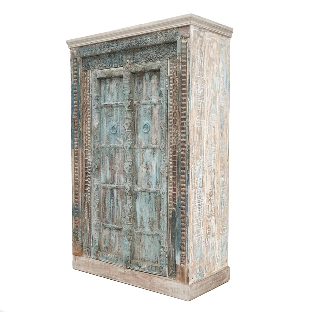 Armario Vintage Tallado en Madera Maciza