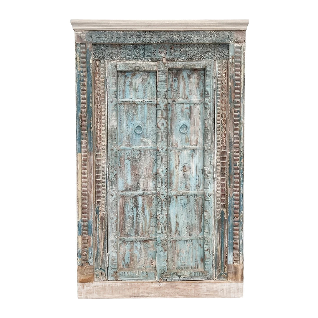 Armario Vintage Tallado en Madera Maciza